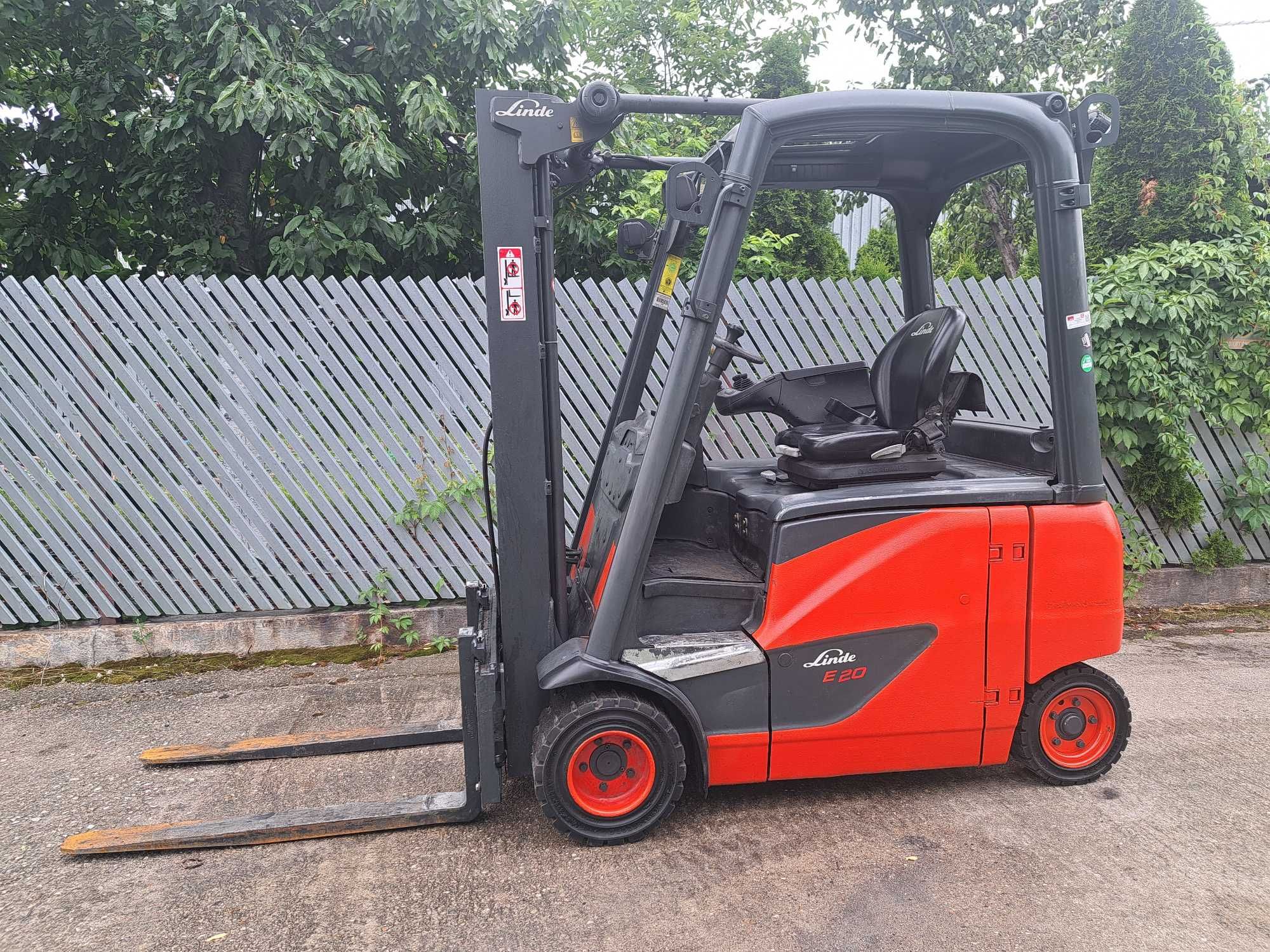 Wózek widłowy elektryczny  Linde E20PH Triplex  5210 mth.