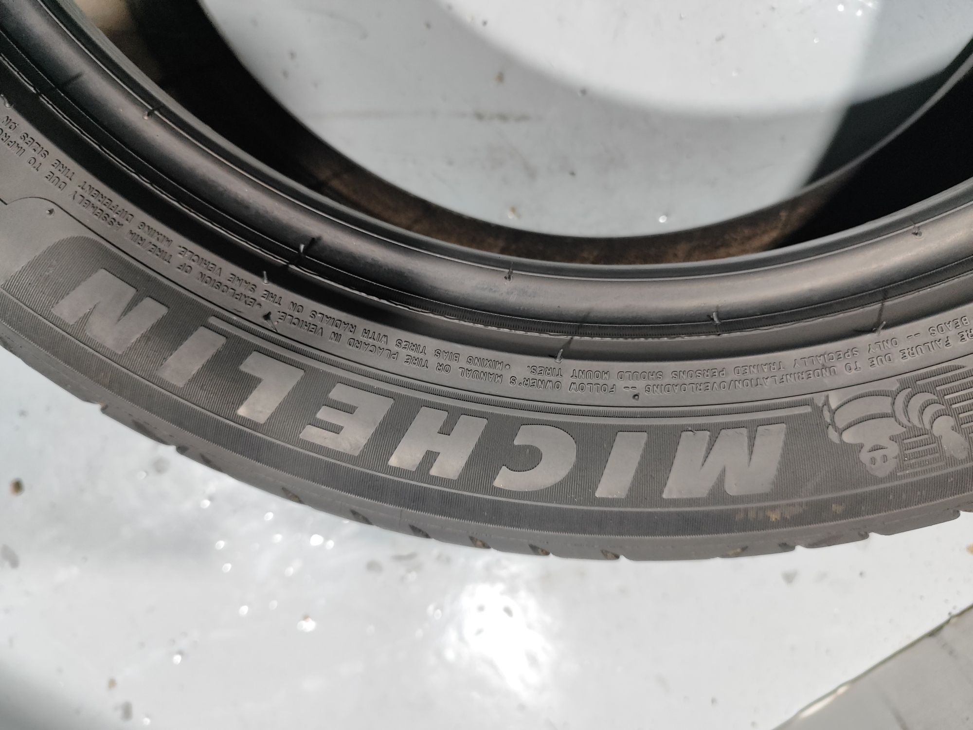 2 pneus semi novos 205-50R17 Michelim - Oferta dos portes