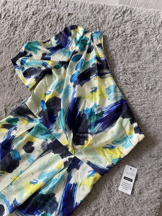 Wzorzysty, elegancki kombinezon z dlugimi nogawkami na jedno ramie