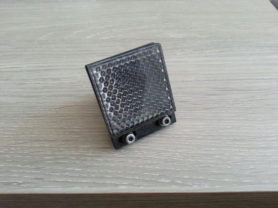 Czujnik refleksyjny komplet BOS 12M-PO-1QA-S4-C

 Zasieg do 1,5m
