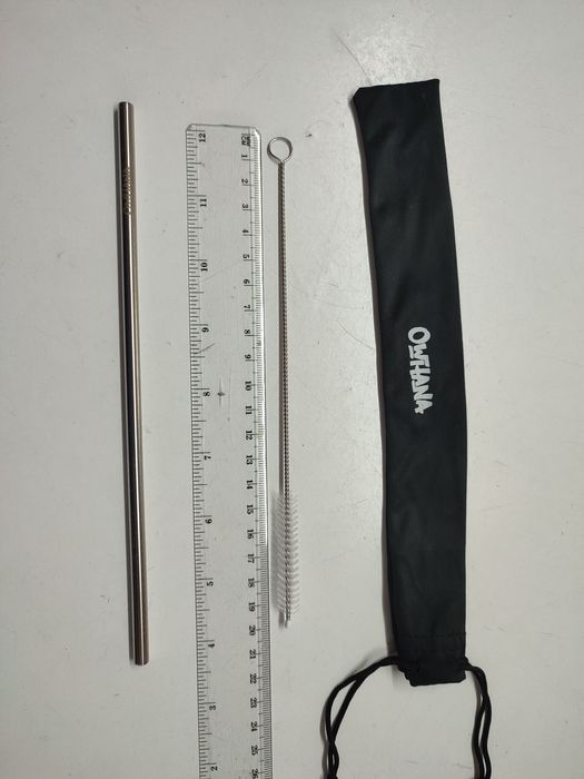 Palhinha reutilizável em aço da YouTuber Owhana