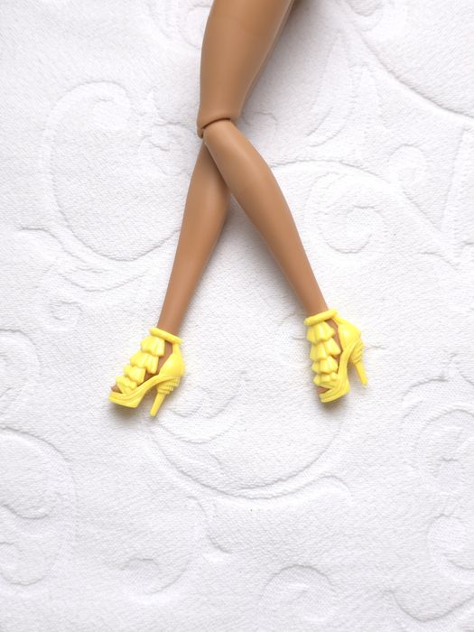 Buty dla lalki barbie żółte party