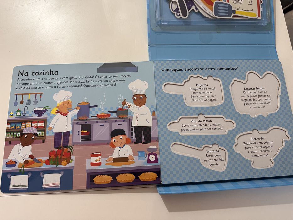 Livro com pecas destacaveis para brincar