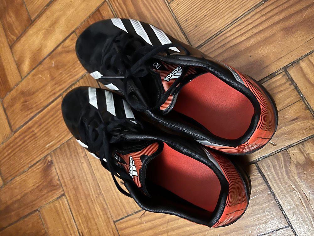 Chuteiras de futebol Adidas 40 quase novas