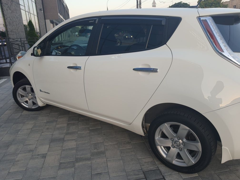 Ніссан Ліф Nissan Leaf
