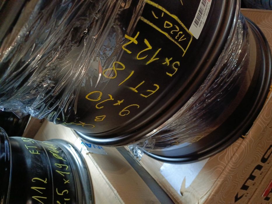 Nowe felgi aluminiowe 5x127 KMC 9jx20 et18 jeep Wrangler