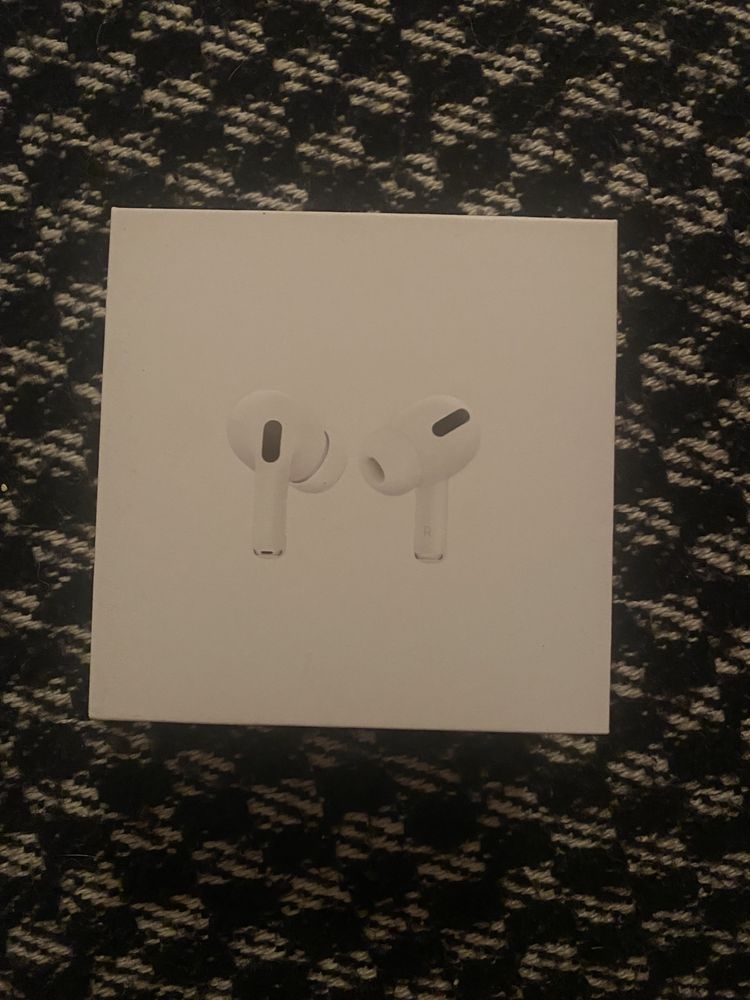 Оригінальні безпроводні навушники Apple AirPods Pro з футляром