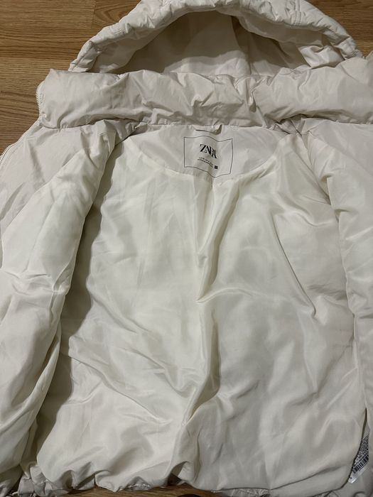 Пуховик молочний zara