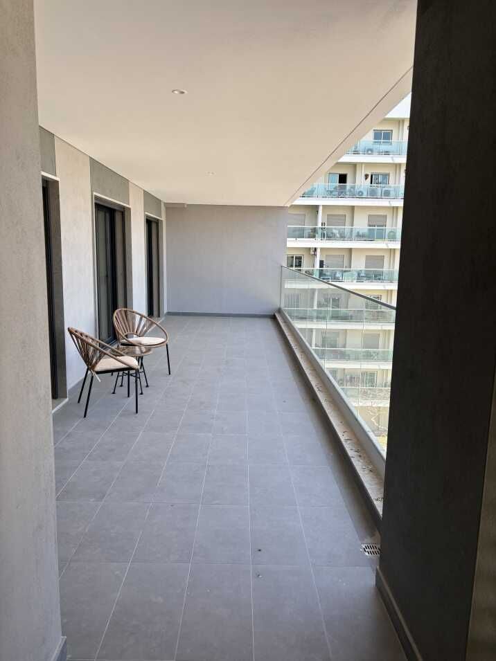 Arrenda-se T2 mobilado NOVO centro Faro com Garagem, Piscina e Ginásio