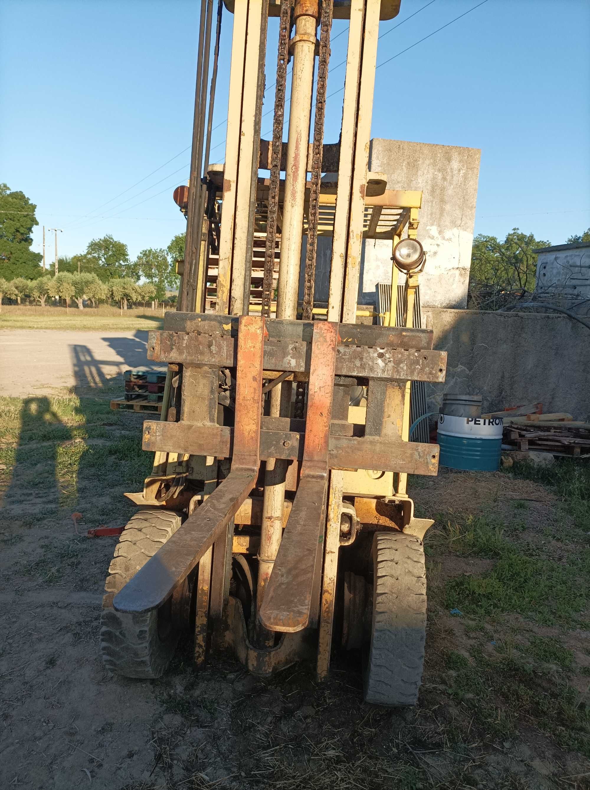 Empilhador TCM 1500 kg