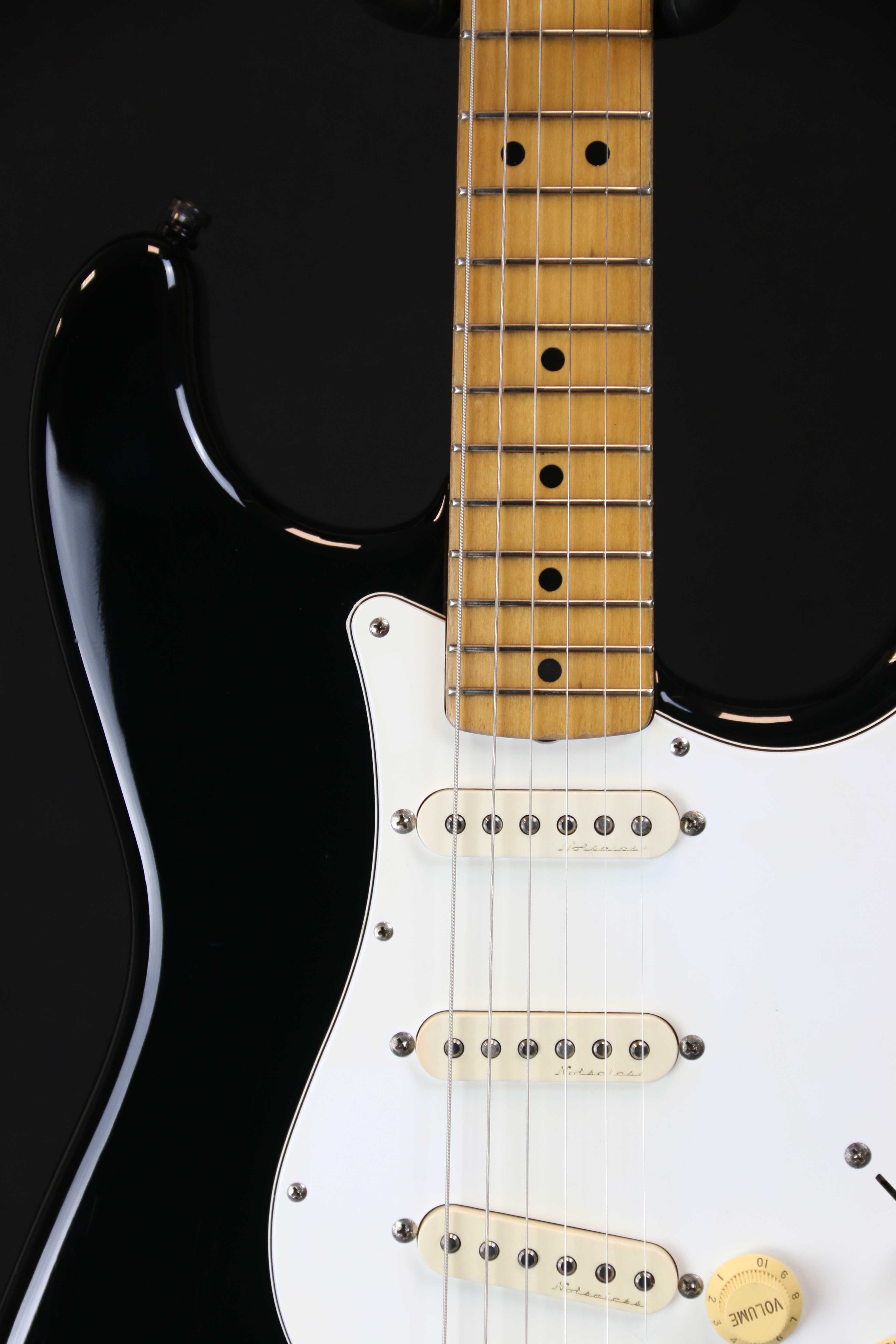 Fender  Stratocaster STD Black Japan -  Pickupy Fender Noiseless Strat
