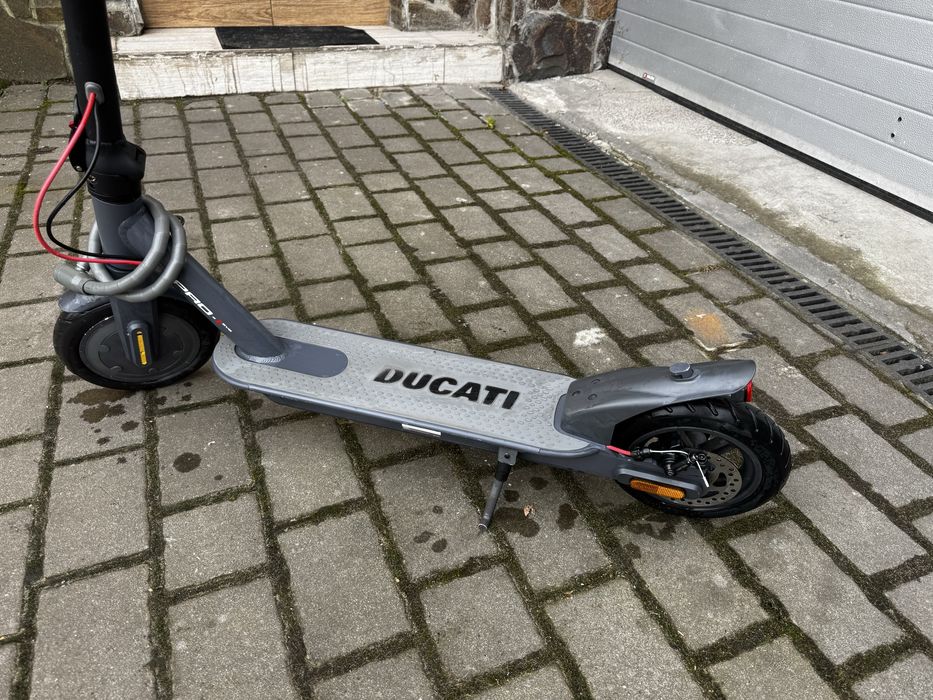 Електросамокат Ducati Pro 1 Evo Black