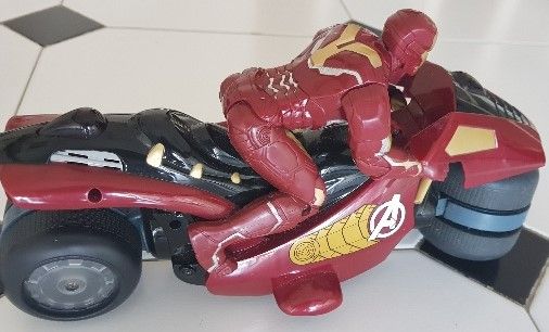 Moto telecomandada do Iron Man Avengens Disney DIVERTIDA