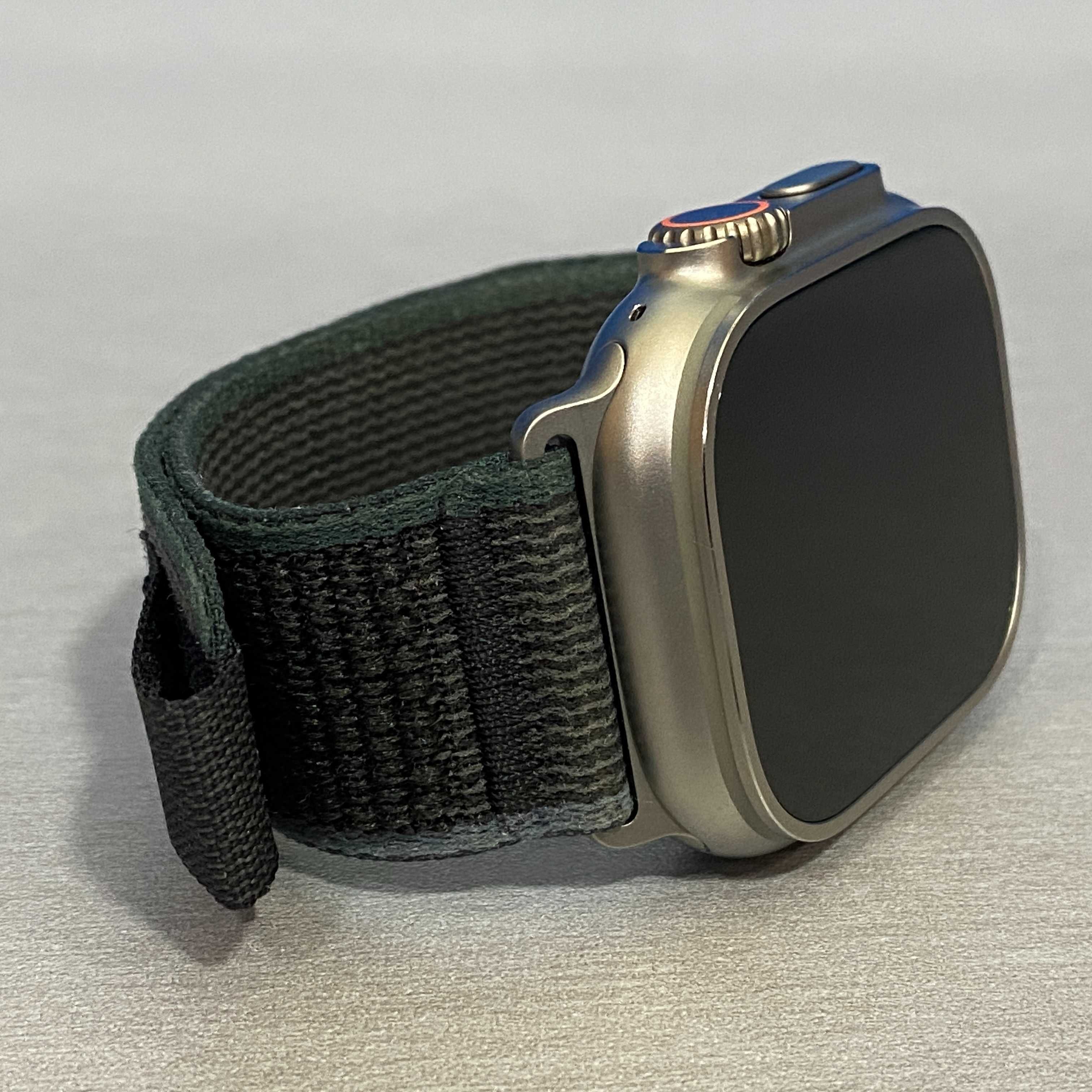 Apple Watch Ultra 2 (Titanium) - 49mm - Blue/Black Trail