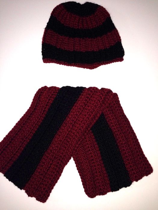 Gola artesanal muito gira bicolor, em lã de excelente qualidade. Nova