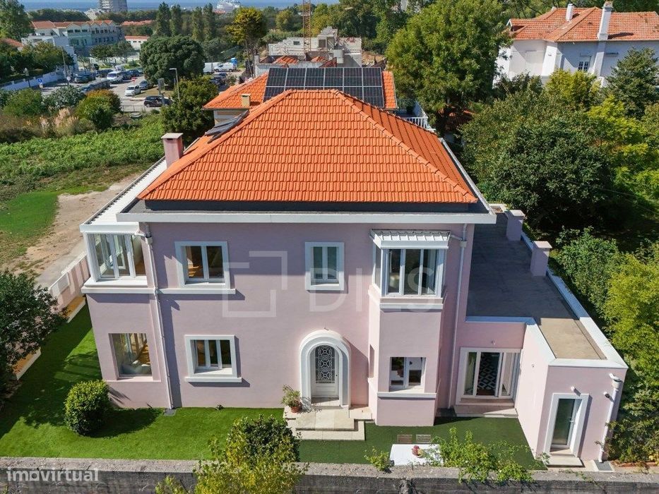 Moradia T5 renovada 2023, com jardim de 186m², em Nevogilde