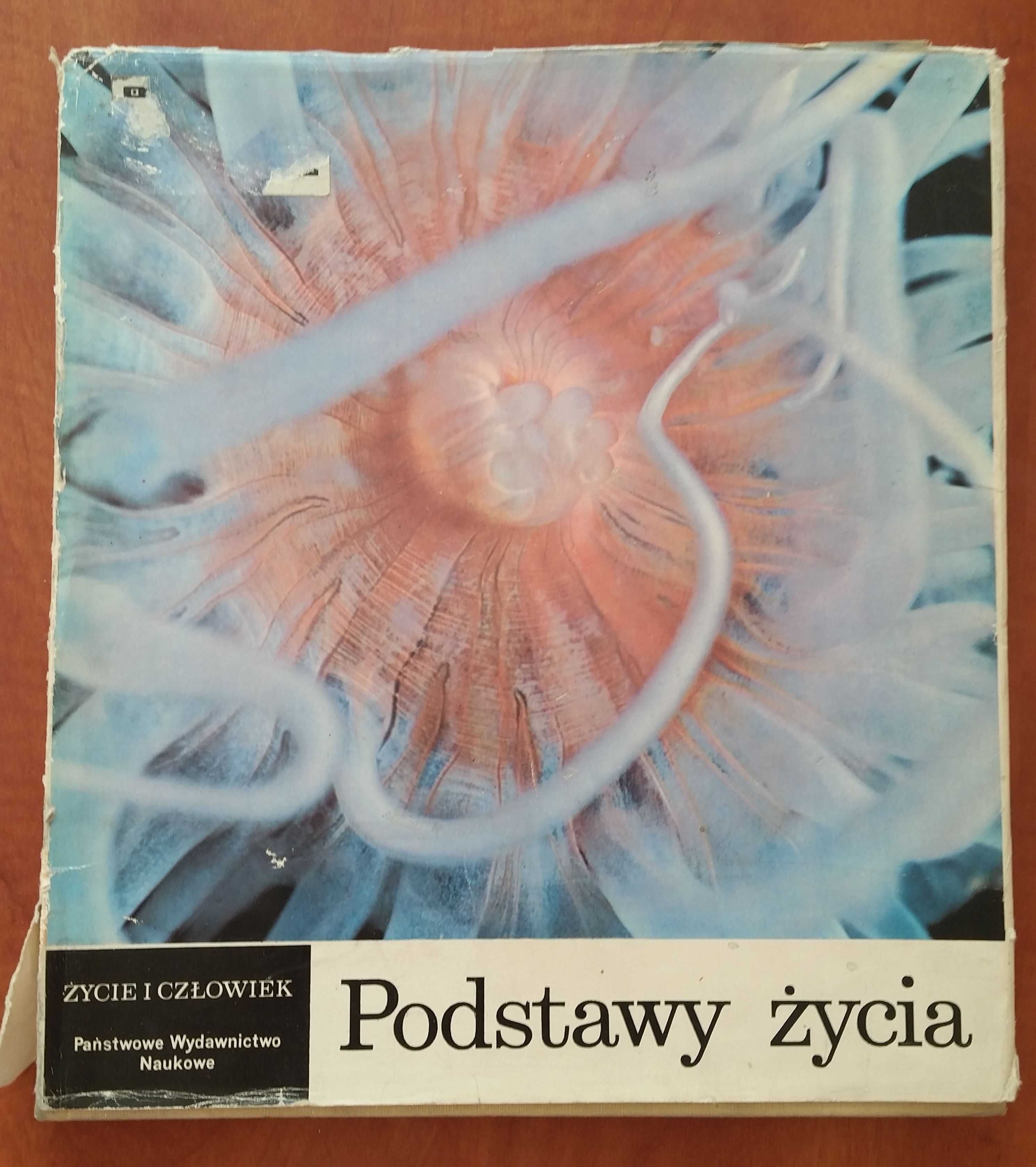 albumy Życie i Człowiek - Podstawy życia i Drobnoustroje 2 sztuki