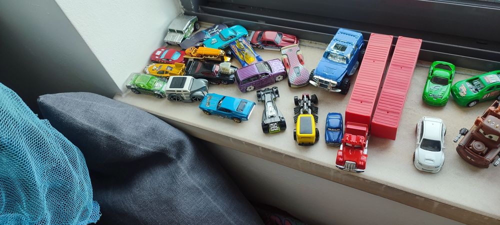 Mini carros maioria hotwweels