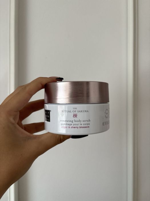 Nowy peeling Rituals ritual of sakura