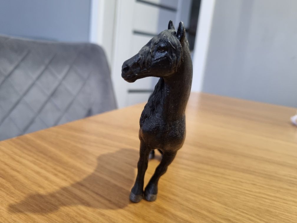 Ogier fryzyjski schleich