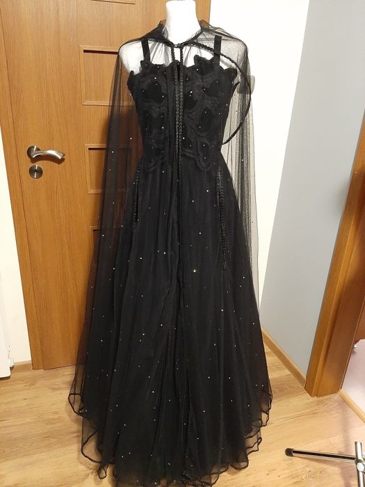 Piękna rozkloszowana balowa sukienka Vintage peleryna dżety sesja