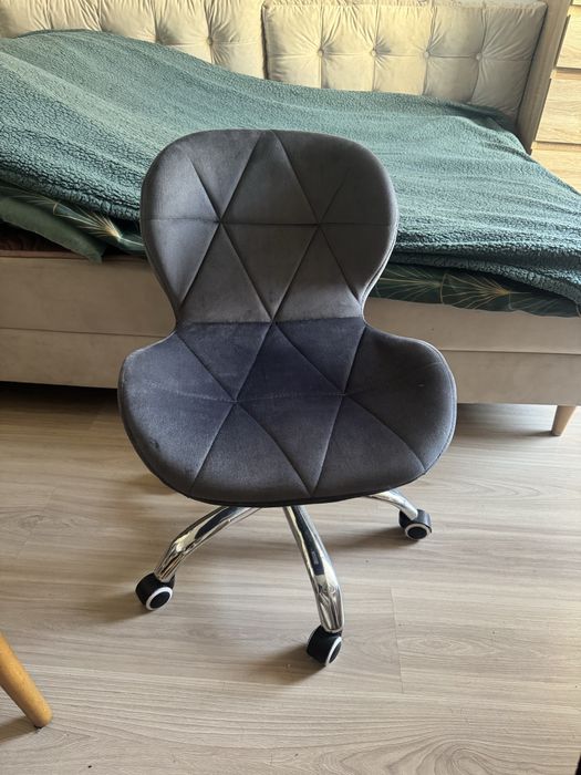 Fotel obrotowy , kolor Szary , Bardzo dobry stan