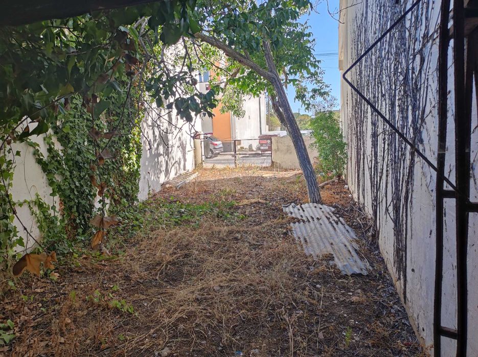 Moradia para recuperação, na cidade de Loulé, em lote de 602m2