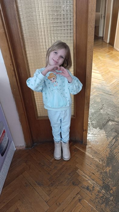 Ребенок нуждается в телефоне. Даже в самом простом . Для звонков. Спас