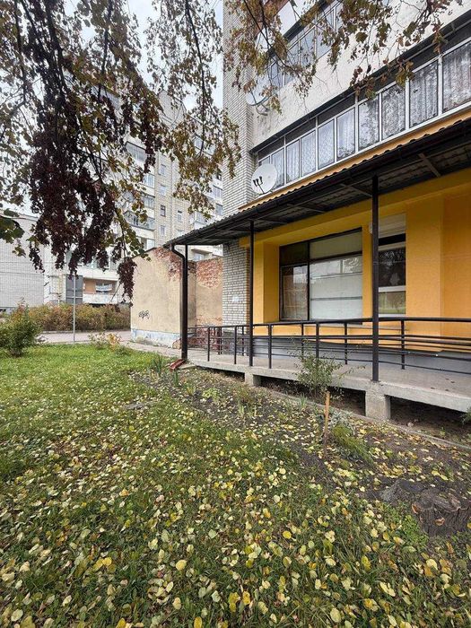Продаж приміщення з фасадним входом вул Миколайчука