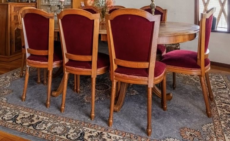 Mesa de jantar e 8 cadeiras madeira maciça