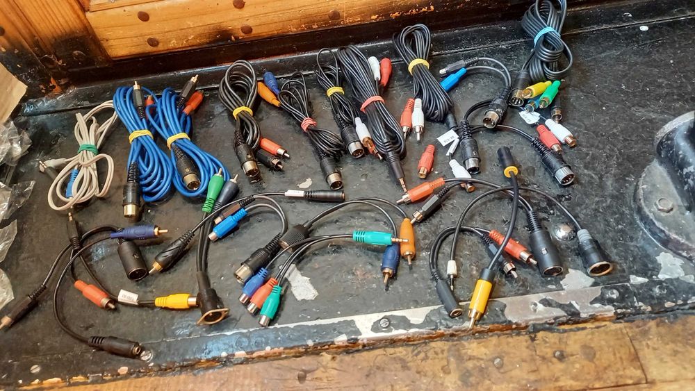 Кабеля-переходники ТОЧКА-ТИРЕ,5Din-RCA/Jack,HDMi,XLR,PS/2,WGA,USB