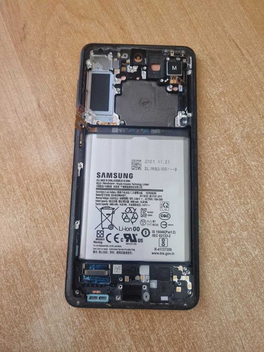 Жива батарея (90%) на Samsung S21+