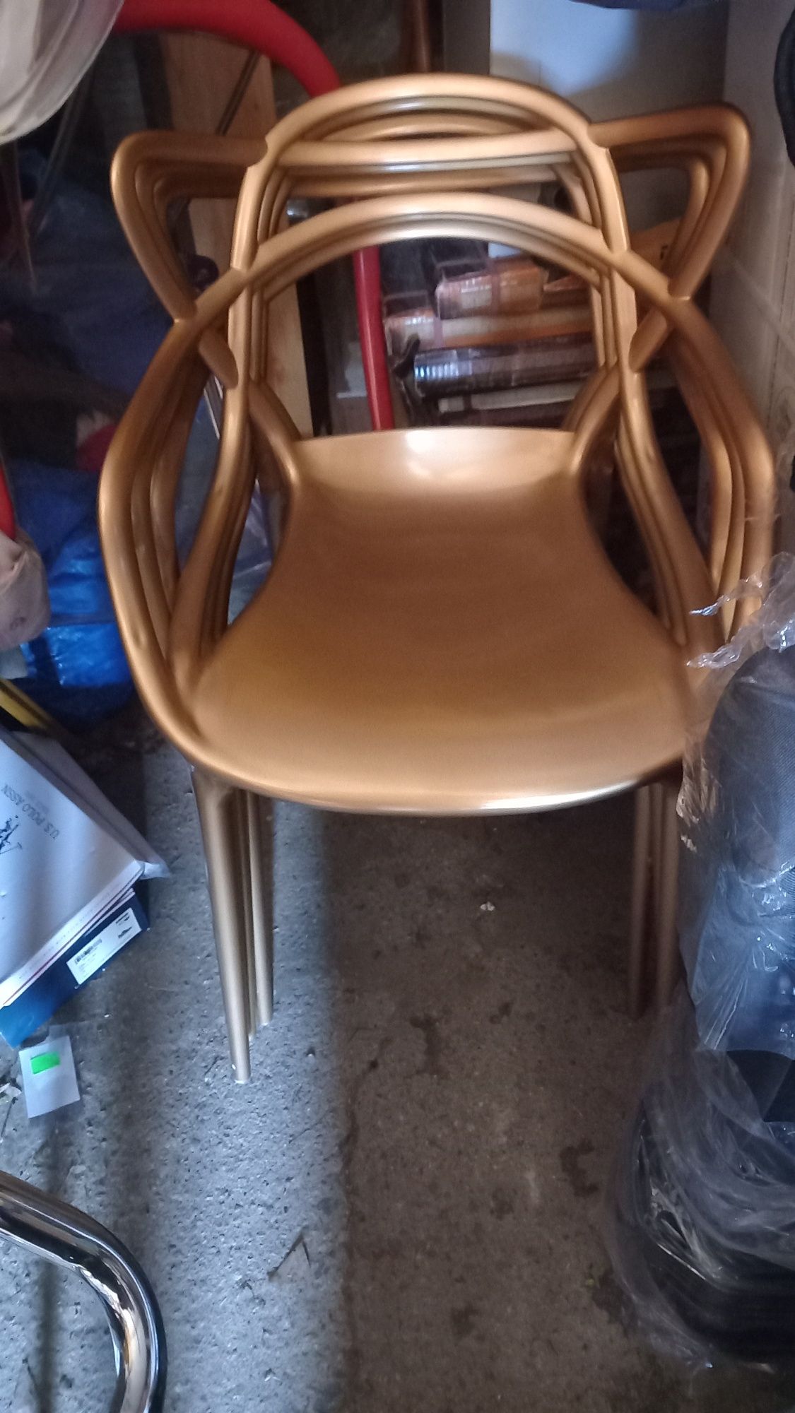 Krzesla  Nowe plastikowe 3 szt