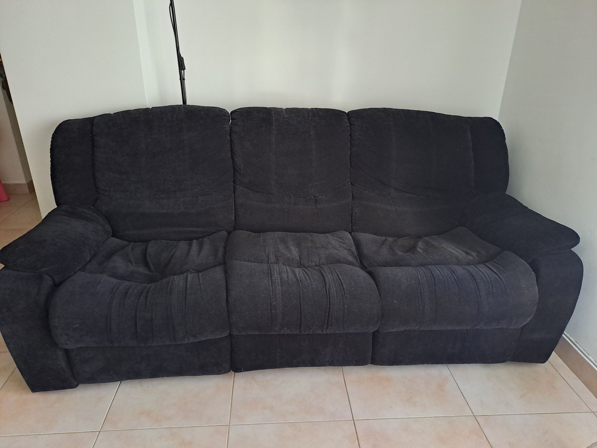 Vendo sofa  preto de 3 lugares