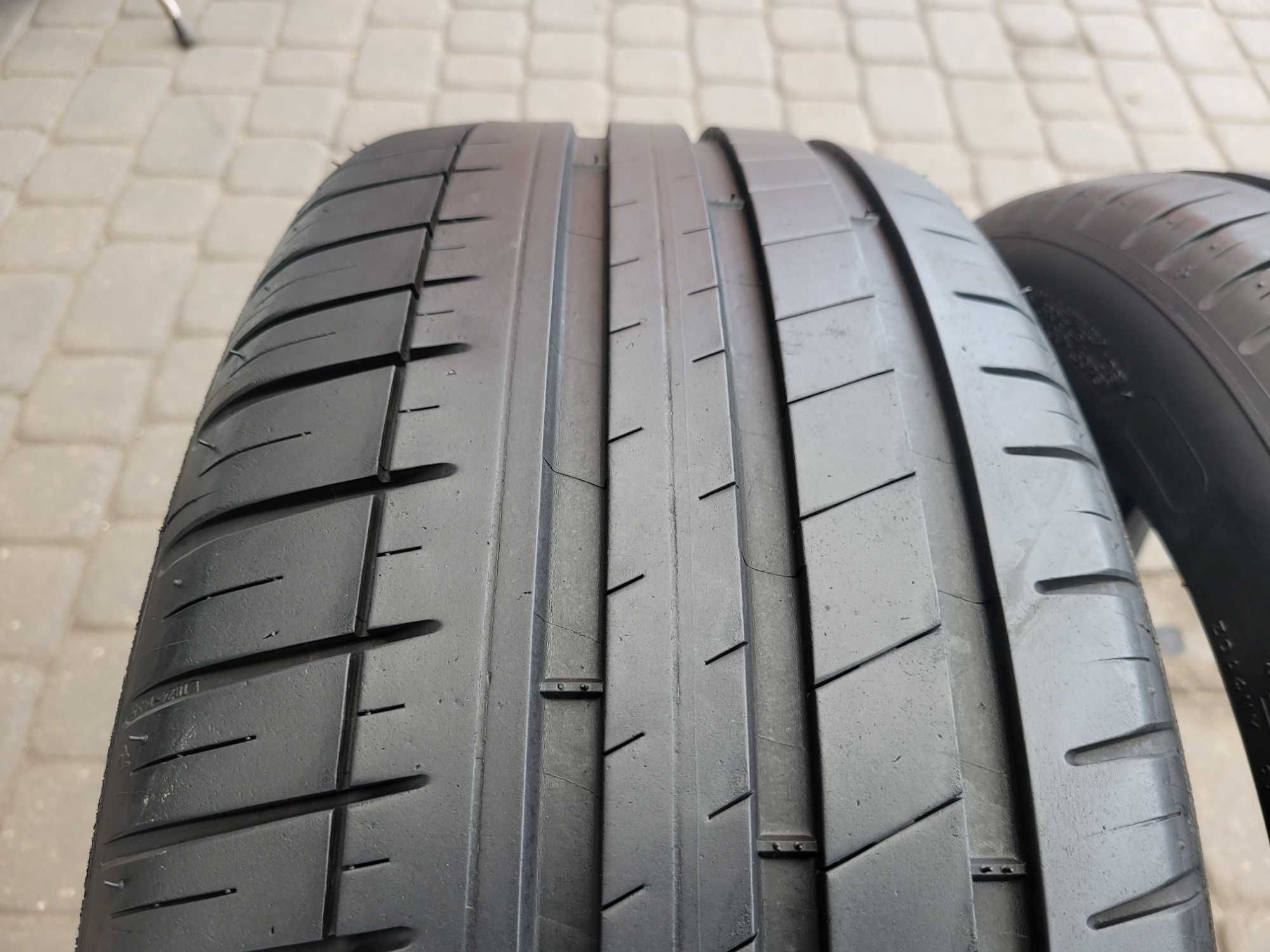 235 / 40 R  18    Michelin