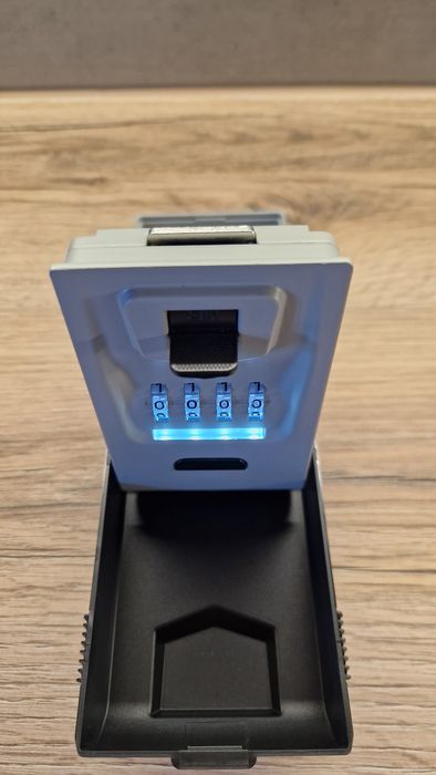 Sejf na klucze podświetlany