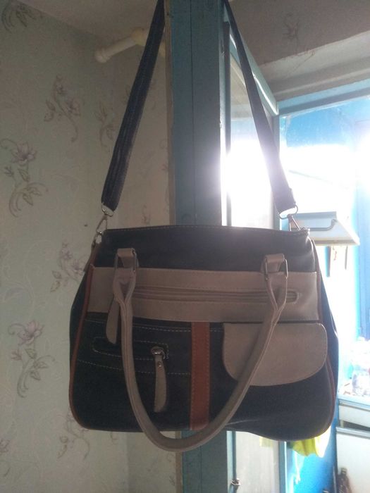 Чемоданы на колесах и сумка женская и для ноутбука