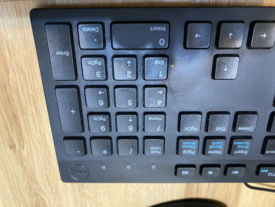 Komputer Lenovo IdeaCenter model 90G9+ klawiatura Dell + stan idealny