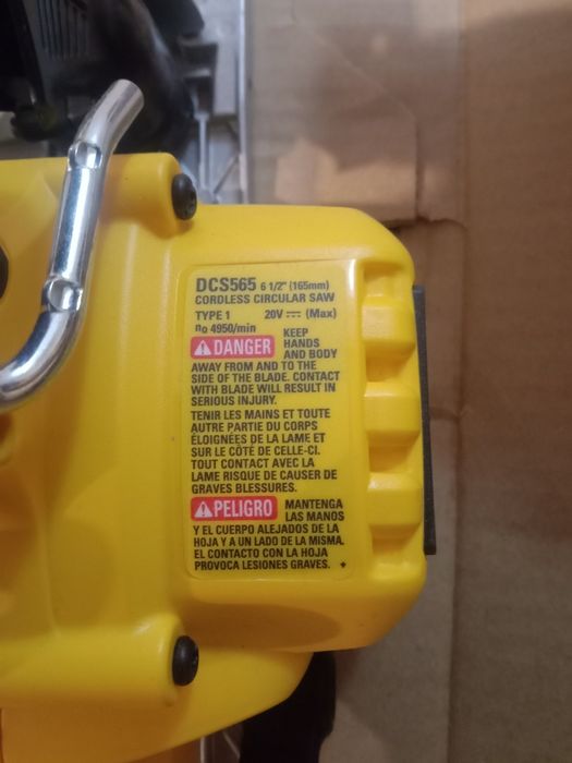 Пила дискова (циркулярна) DeWalt DCS565B