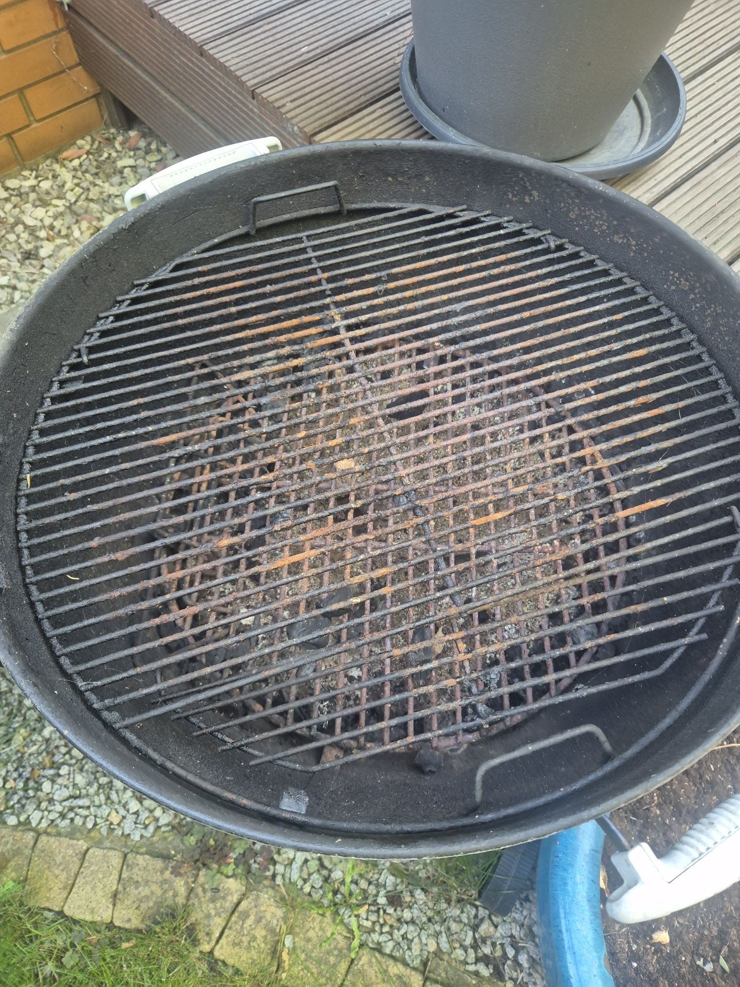 Grill weber z pojemnikiem na popiół