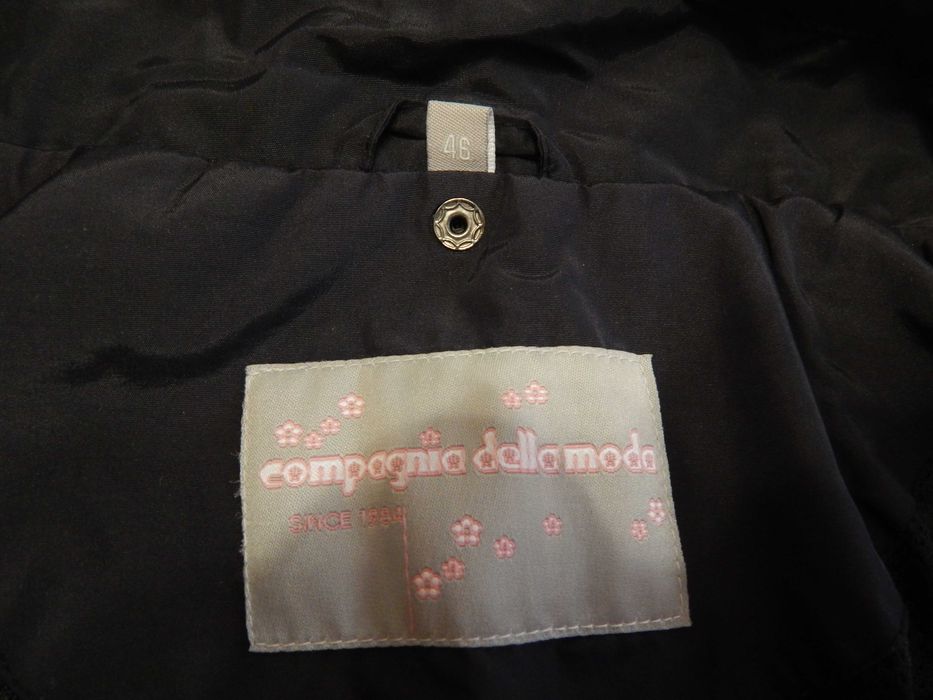 Продам женскую ветровку.