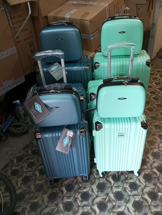 walizka średnia xl  podróżna na 4 kołach z abs