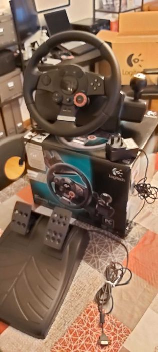Volante + Pedais Driving Force GT da marca Logitech com caixa original