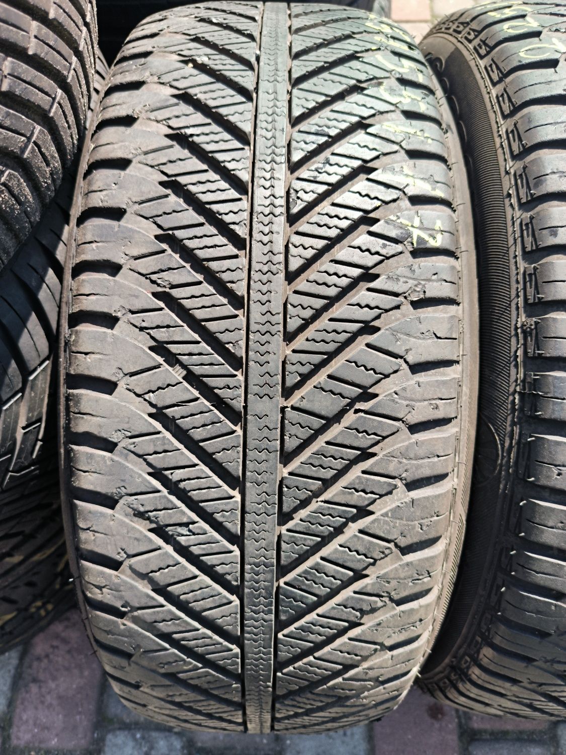 Opony całoroczne 17 Goodyear Vector 4Seasons 225/55 17