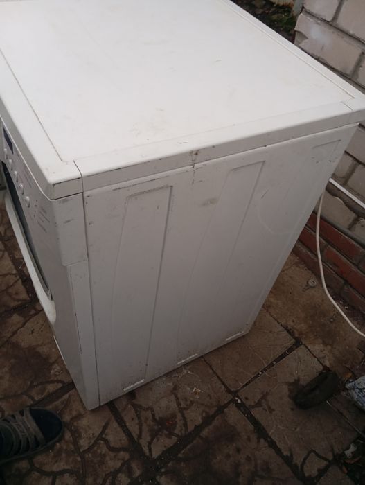 Продам полногабаритную стиральную машину Gorenye  на 5.5 кг