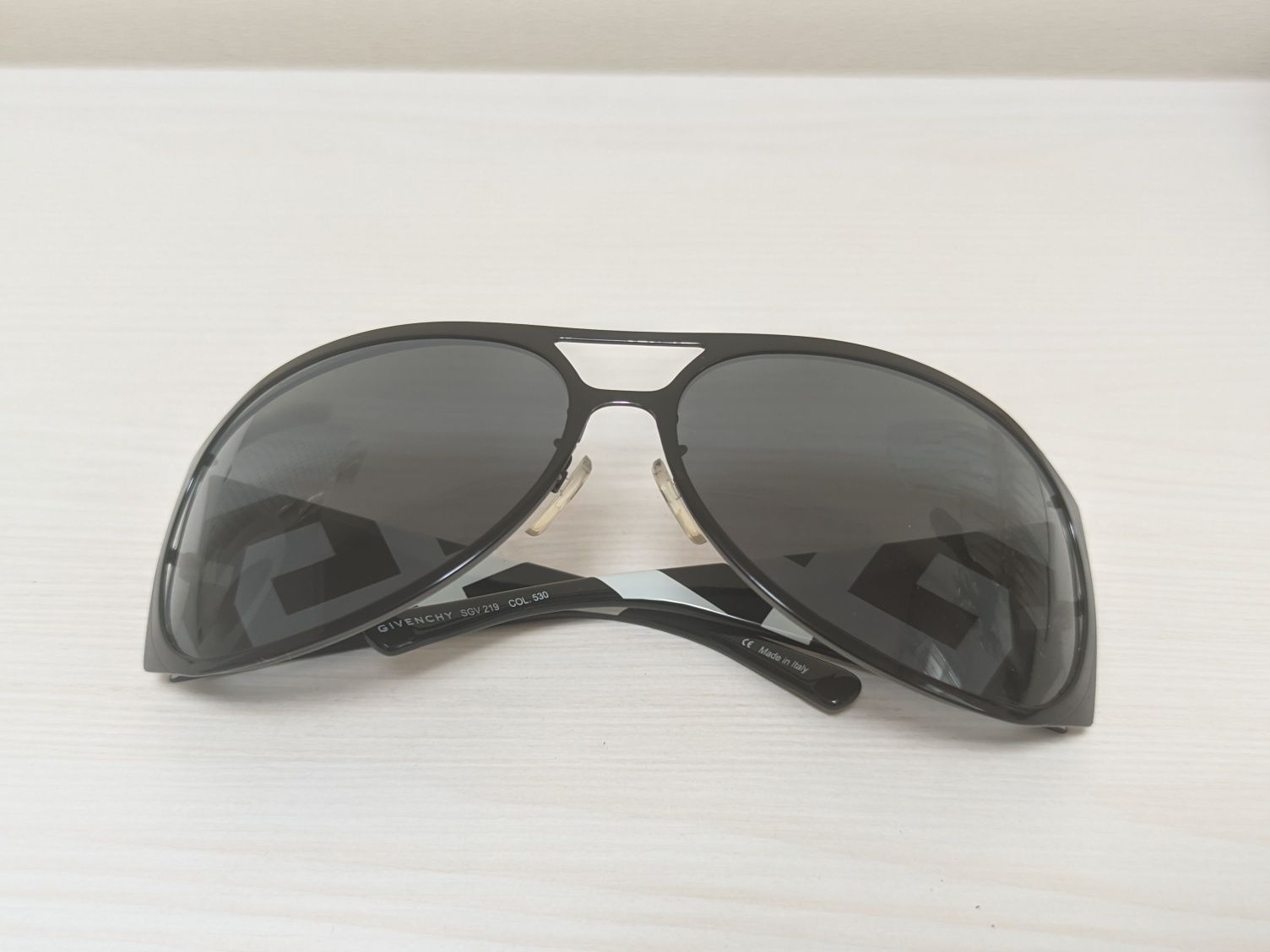 Стильные солнцезащитные очки Givenchy sgv219 col.530