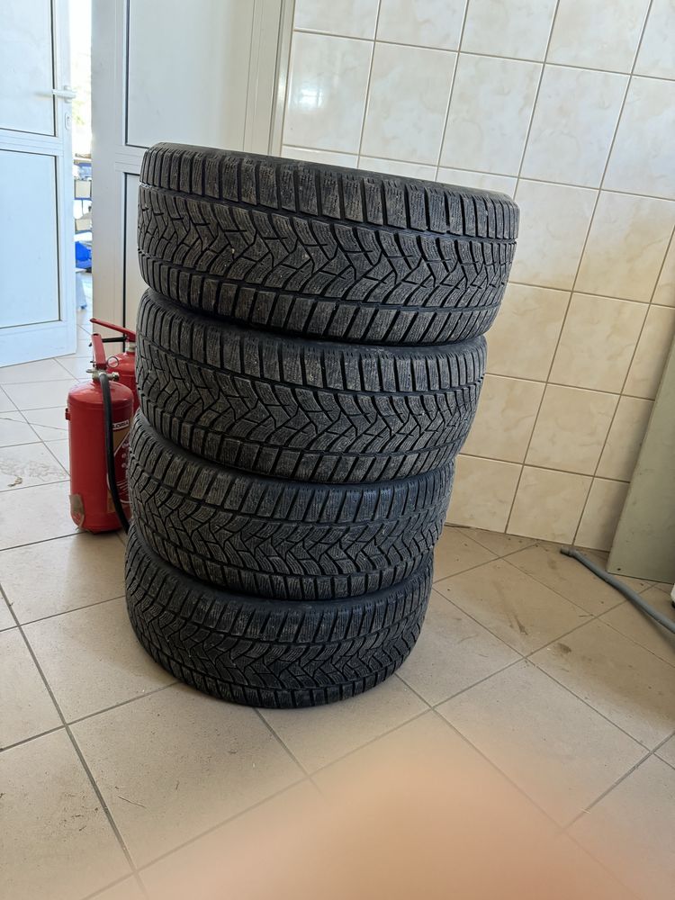 Komplet opon zimowych Dunlop winter sport 5 235/50 r18