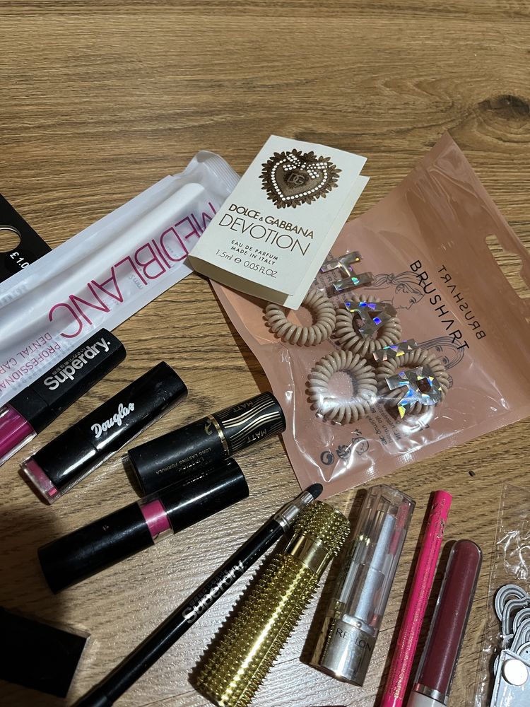 Zestaw kosmetykow douglas superdry primark d&g revlon astor