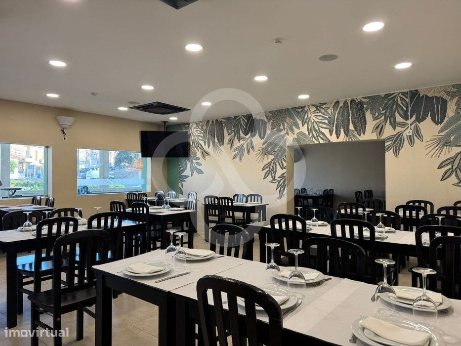 Restaurante churrasqueira cozinha equipada e salas mobiladas em Qui...