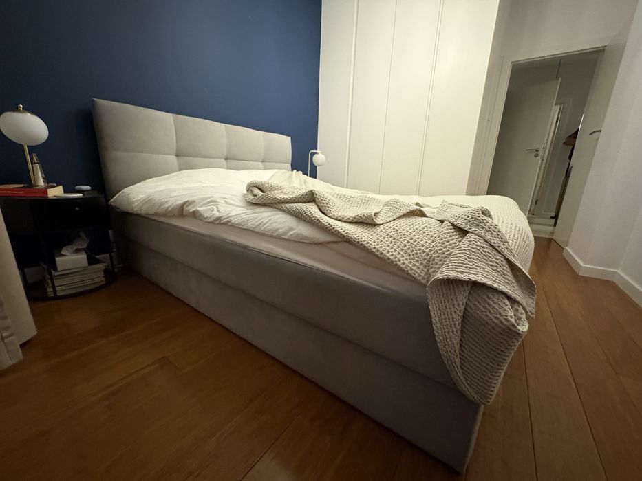 Łóżko podwójne z pojemnikiem i materacem 160x200